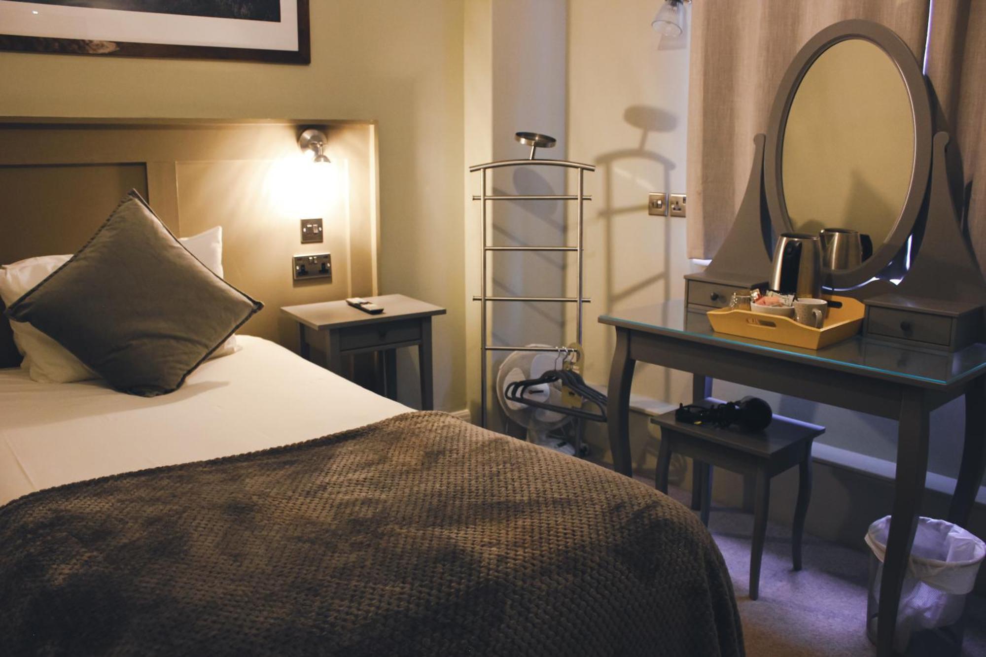 Hotel The Kings Arms Swindon Zewnętrze zdjęcie