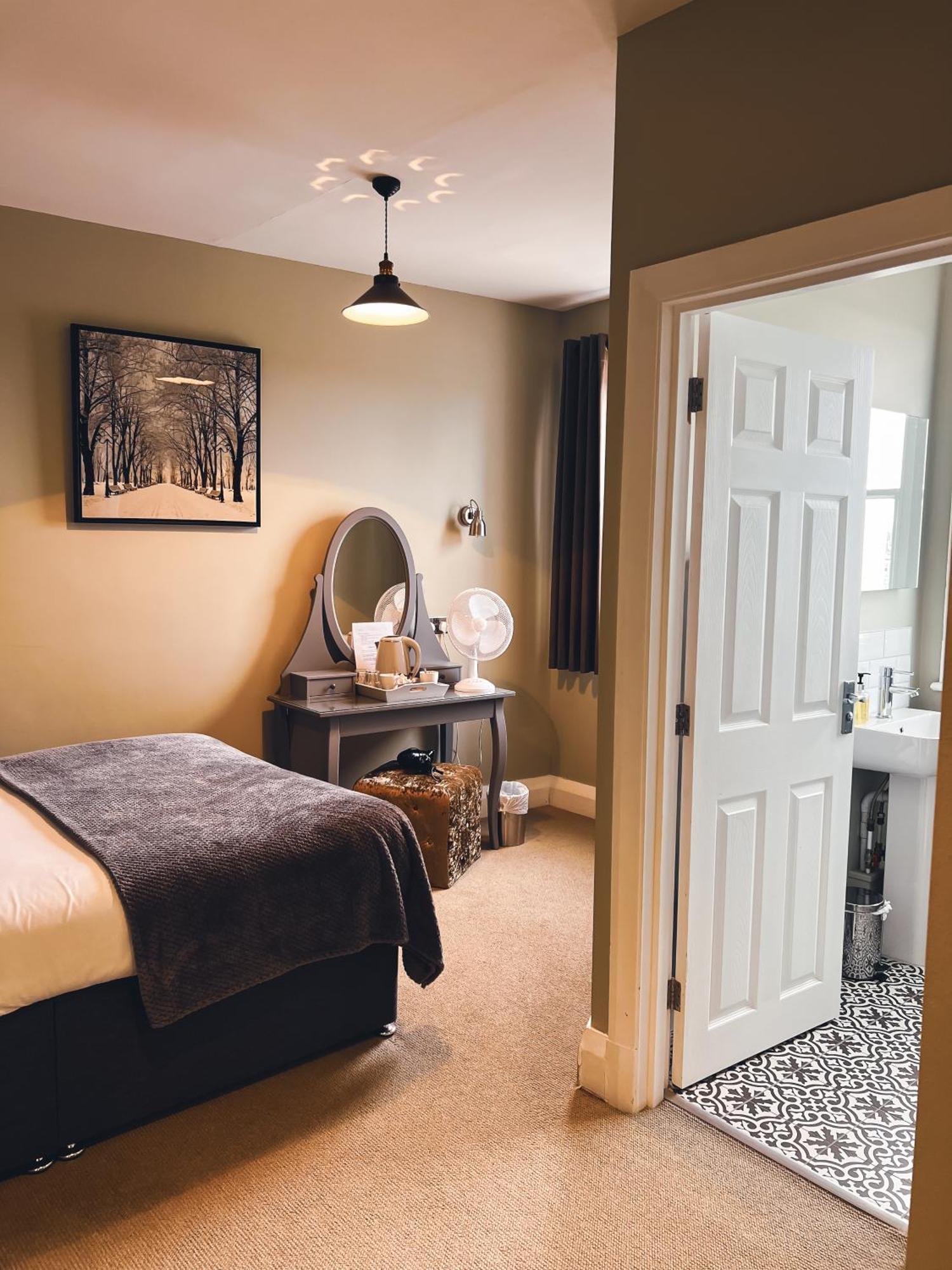 Hotel The Kings Arms Swindon Zewnętrze zdjęcie
